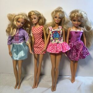 Lot of 4 Barbies, 2 have the bendable legs 1990s